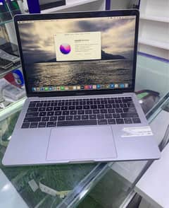 Macbook pro 2017 13 inch (16GB RAM +512 SSD)