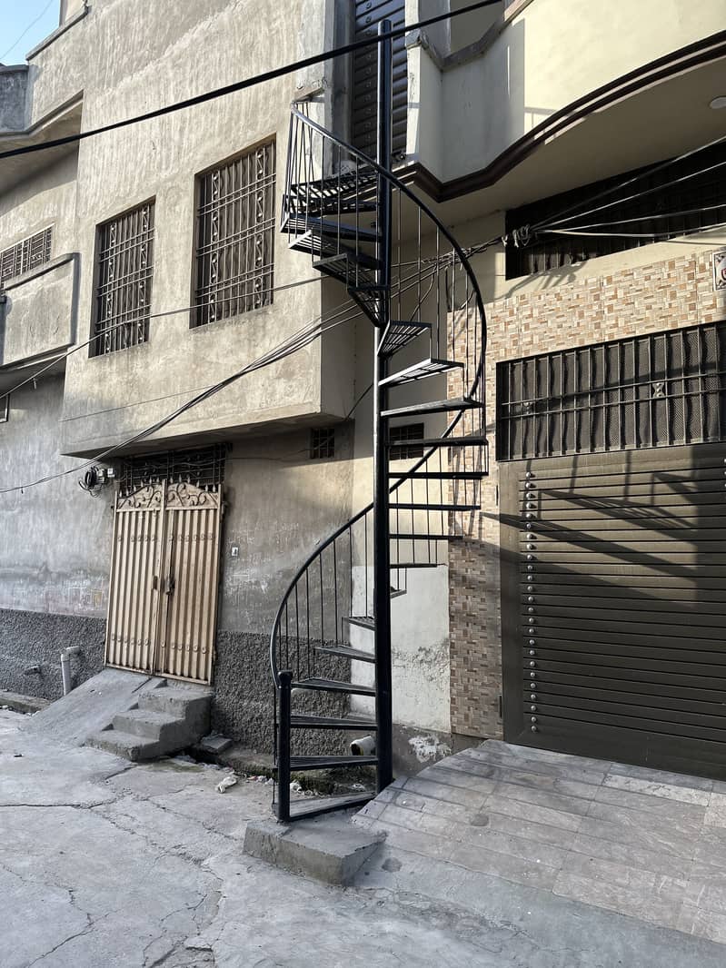Ladder for outdoor use selling for not in use anymore 0