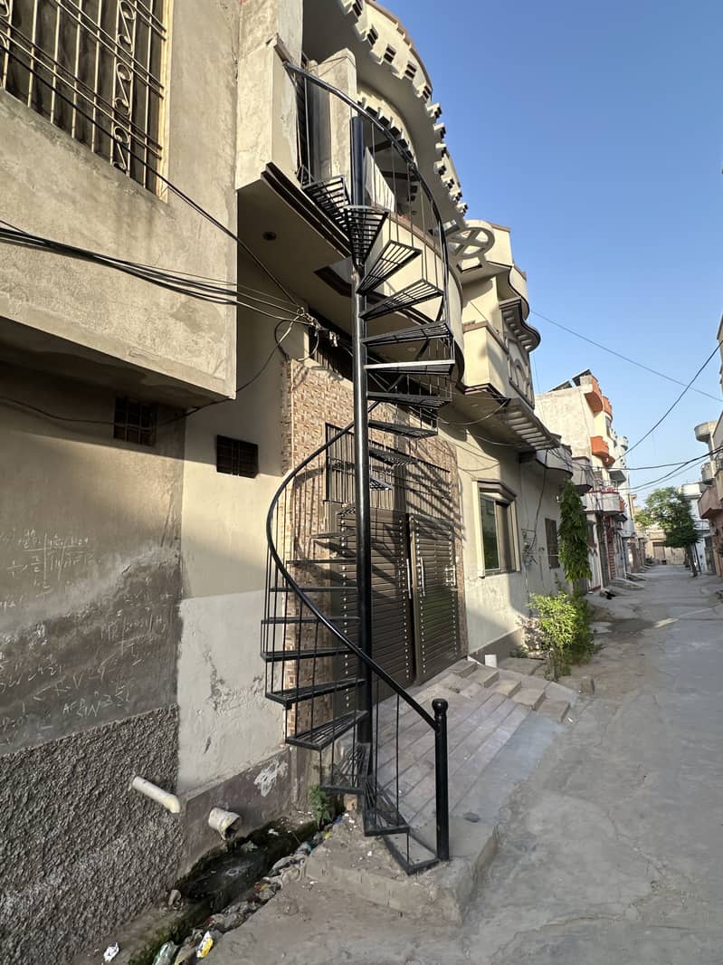 Ladder for outdoor use selling for not in use anymore 2