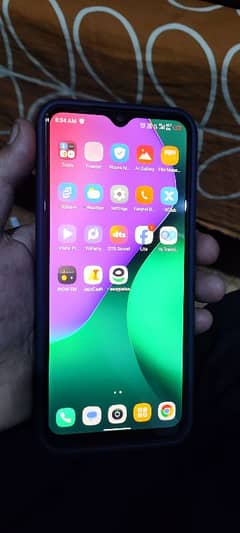 Infinix hot 10 play 2/32 , 10/10 with charger 6000mah battery