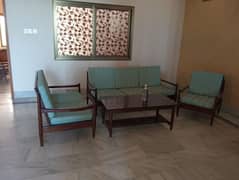 sofa set w/table for sell like new