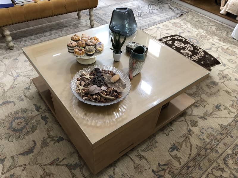 Coffee table/Center table 0