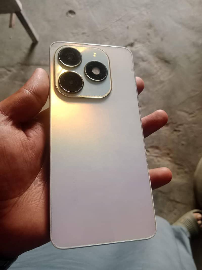Tecno spark 20 10/9 condition 8/256 memory full box with charger 3