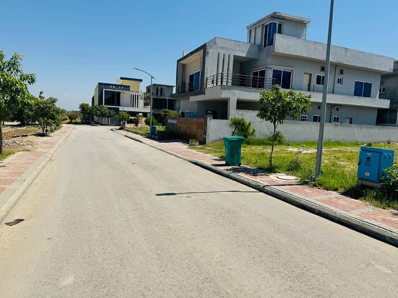 10 Marla Plot in fully Developed D B lock 9