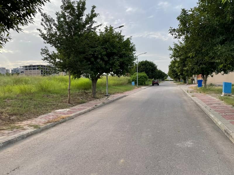 1 kanal Plot in C block Prime Location 2