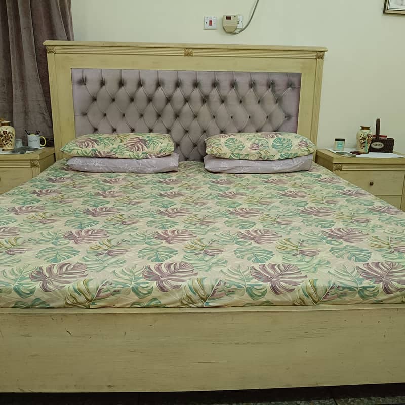 Bed Set-Bed with 2 side tables and dressing table 0