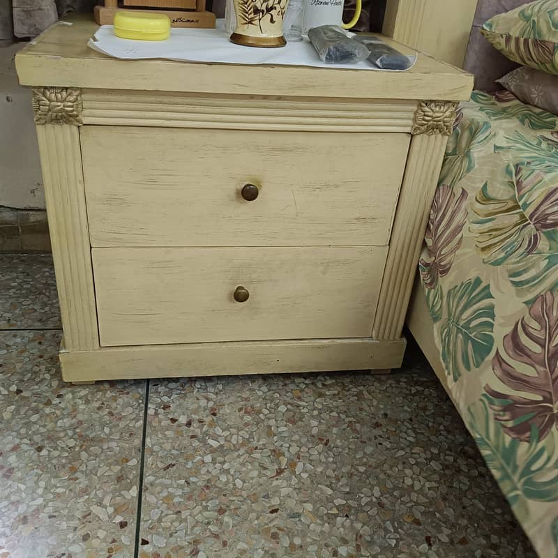 Bed Set-Bed with 2 side tables and dressing table 1