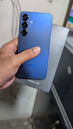 Samsung S25 (Factory Unlocked)