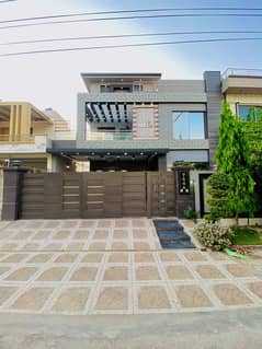 10 Marla Slightly Use Modern House For Sale