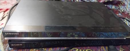 CD/ DVD PLAYER