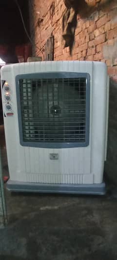 United air cooler new condition  me 1 Sall usable full size mein hai