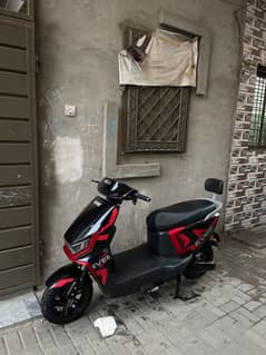 Evee Scooty
