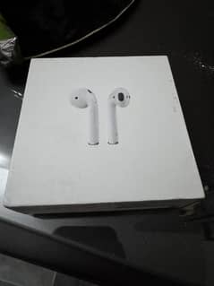 Apple AirPods with wireless charging case