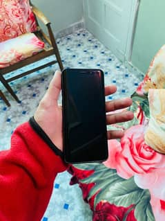 SAMSUNG S9 EDGE   4gb ram or 64 gb storage