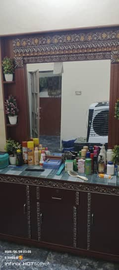 sefe almari dressing table show case