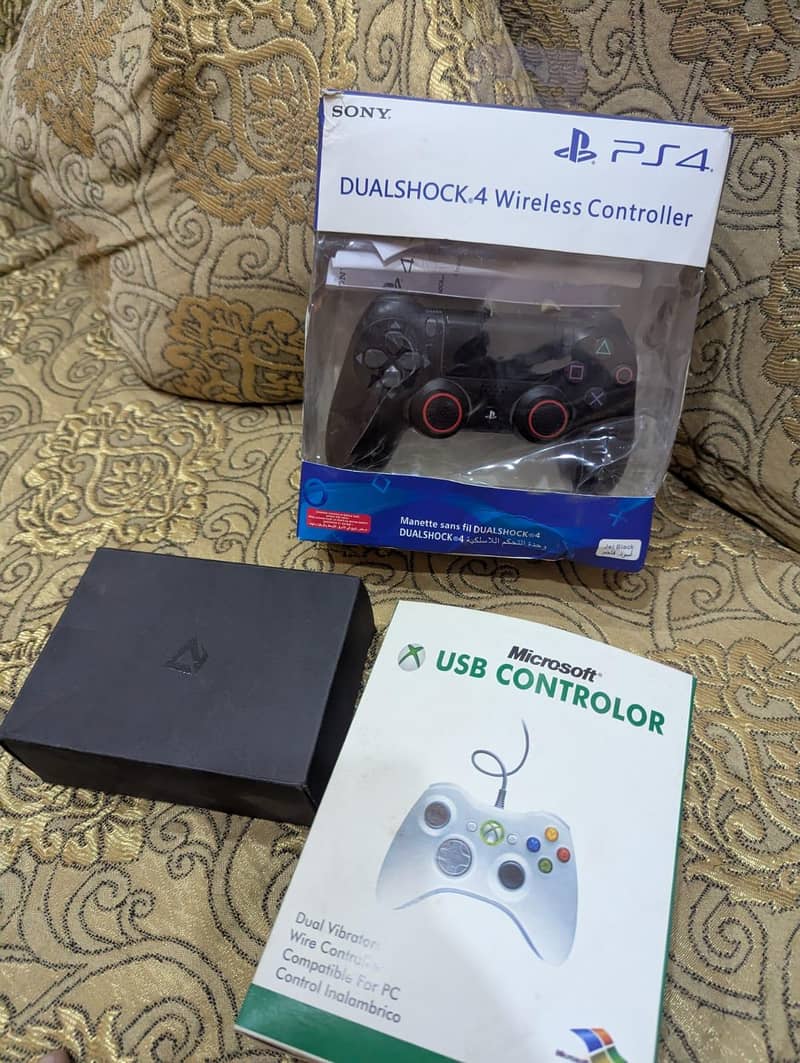 dual shock 4/ ps4 controller with box 10/10 condition 1