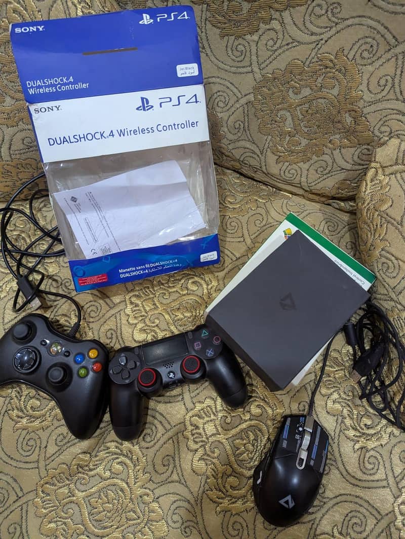 dual shock 4/ ps4 controller with box 10/10 condition 2