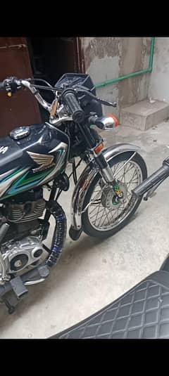 Honda 125 Very neat and clean lush condition 22/23 model 22 sticker 23