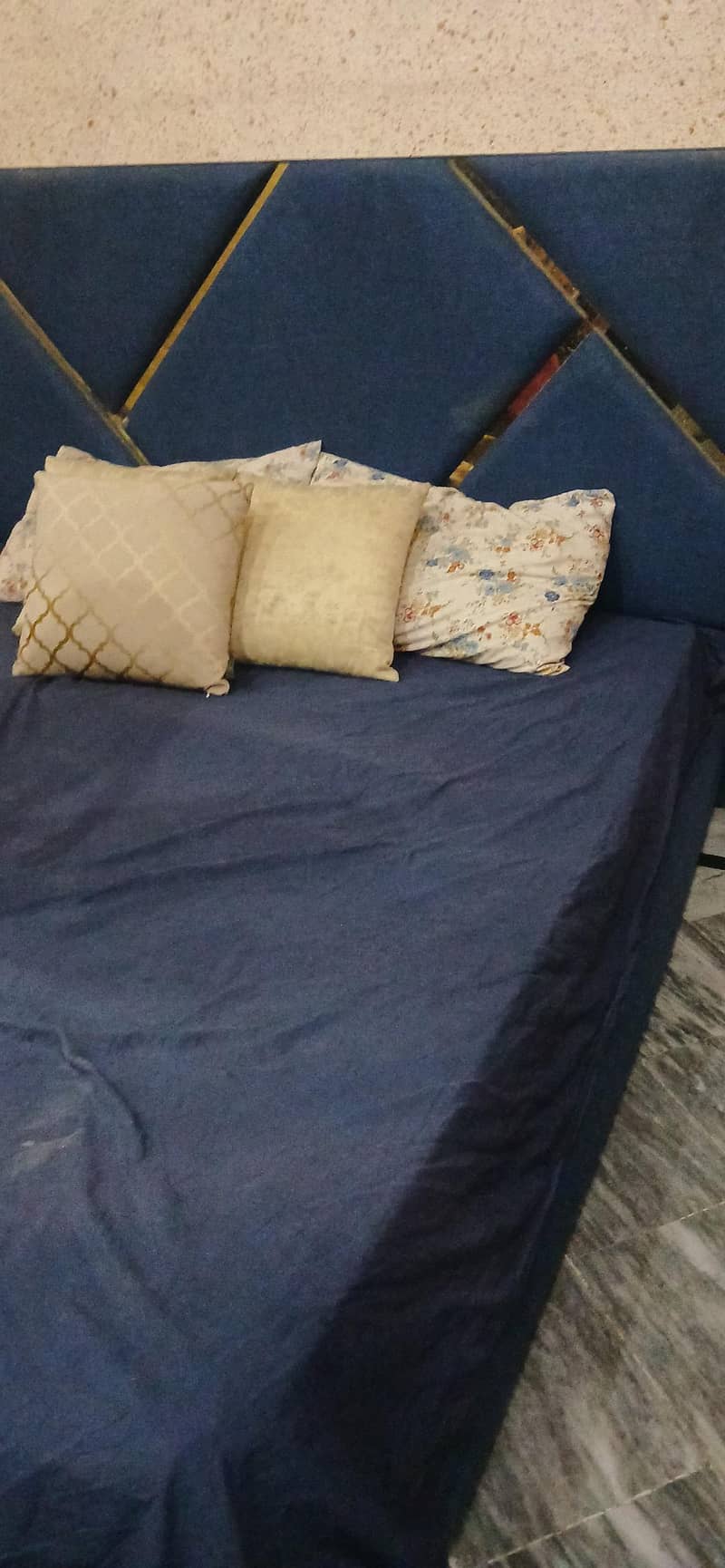 Bed set with side tables and dressing table 3