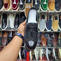 Salesperson required in shoe's store(Female)