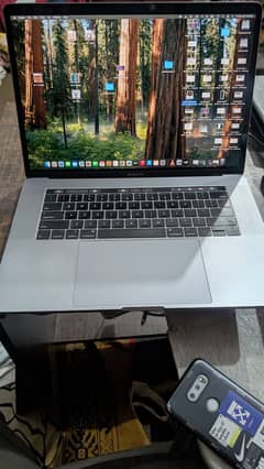 Apple MacBook pro 2018 15 inch core i7