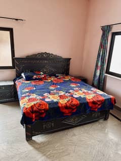 King Size Bed With Premium Sheet Wardrobe