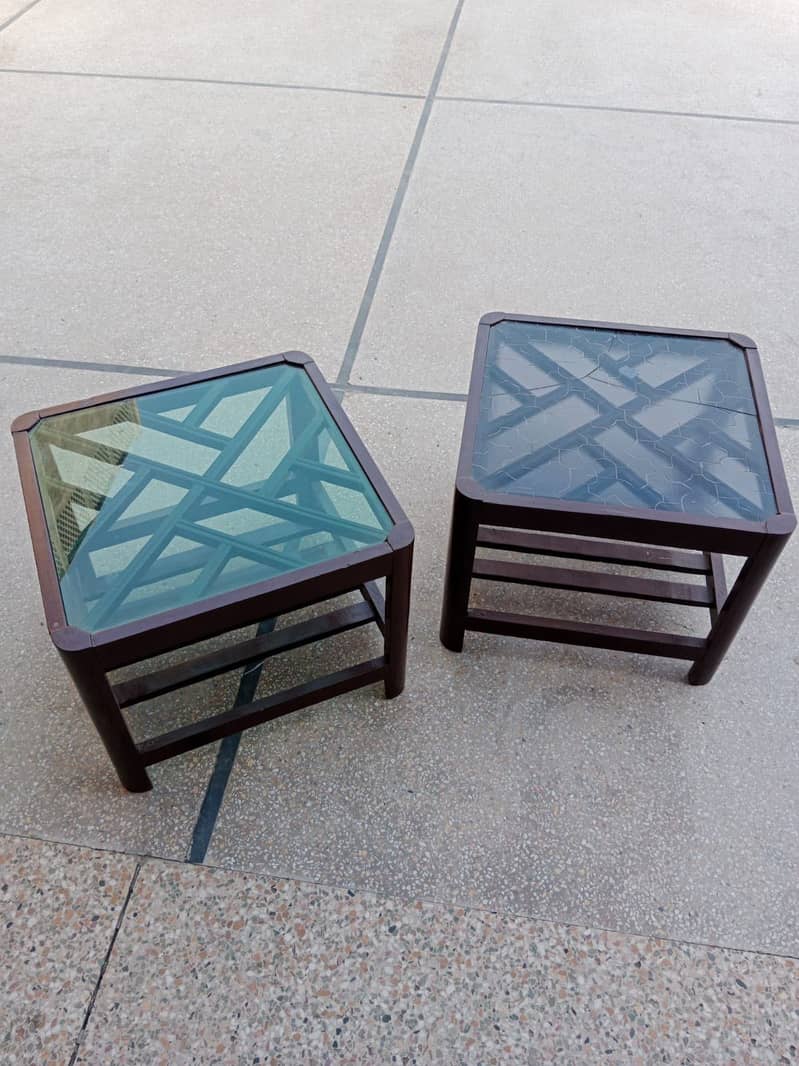 2 Side tables in 10/10 condition 0