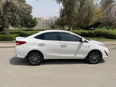 Yaris top of the line Full Original excellent condition on my name car