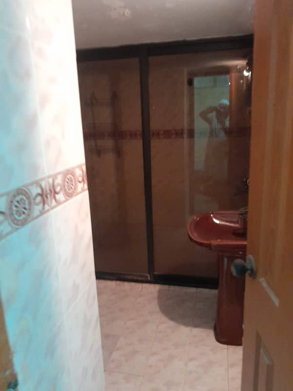 Maintained 256 sqyd West Open G+1 Block N 4