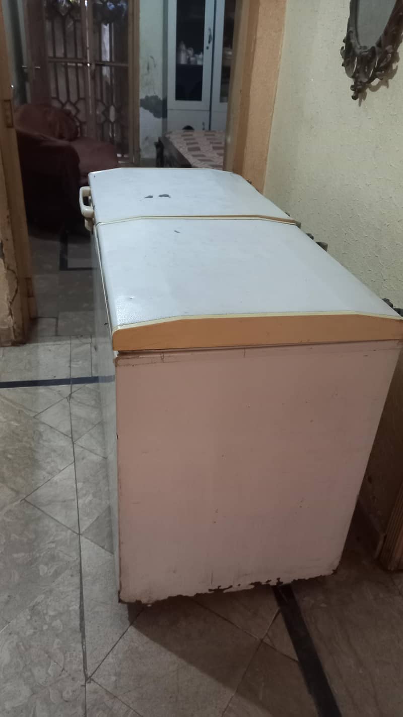 Dawlance Deep Freezer in Working Condition 3
