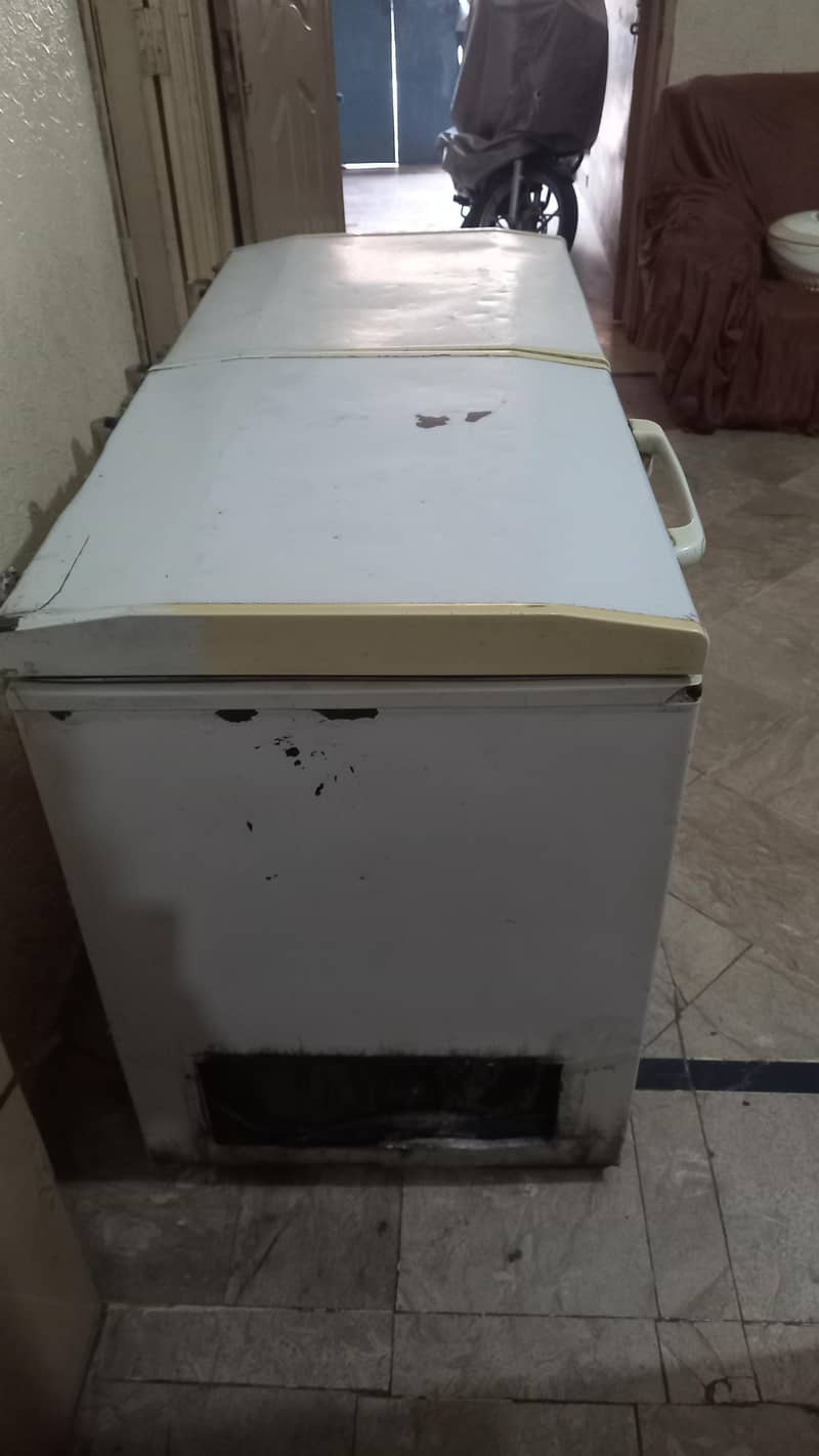 Dawlance Deep Freezer in Working Condition 4