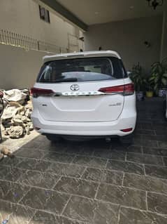 it's a lady driven fortuner one hand driven neat and clean vehicle