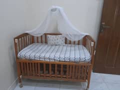 baby cot with bumper and quiilt