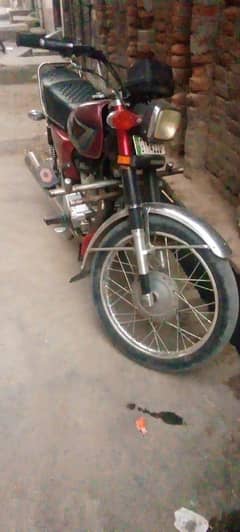 Honda 125 toyo  arjnt sayl karni ha