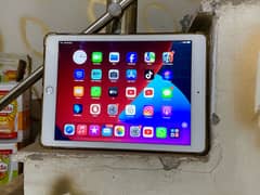 Apple IPad Air 2 ( Urgent sale )