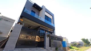 Brand New Beautiful 5 Marlas House