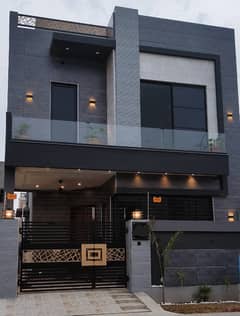 Beautiful 5 Marla House 9 Town