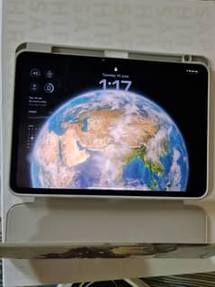 ipad pro m4 in warrenty with free cover