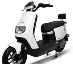E8s pro 2000watt just 1700km used