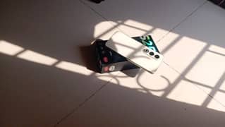 Indisplay finger 6/128 all ok set hai no any fault all ok, Box/charger