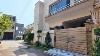 Prime Location 5 Marla House In Stunning SJ Garden Is Available For sale