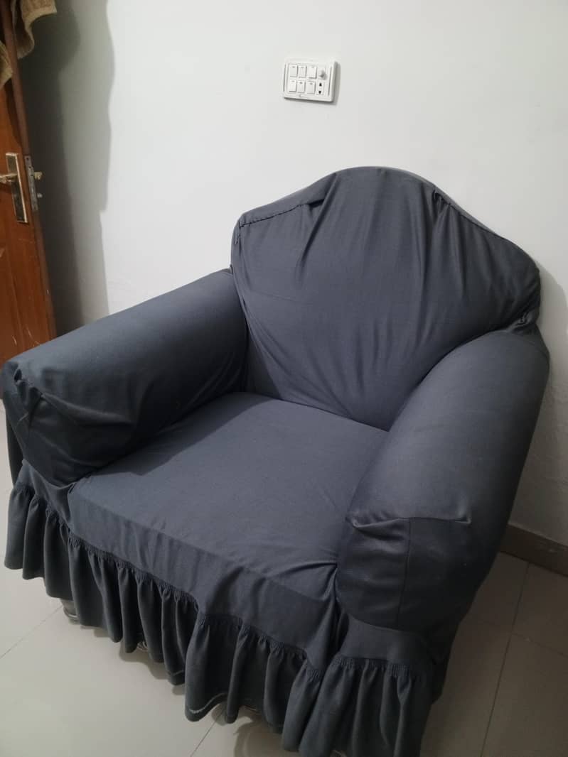 7 seater sofa set with 1 main table and 2 sideracks 4