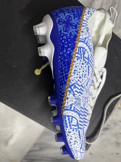 New football spikes shoes