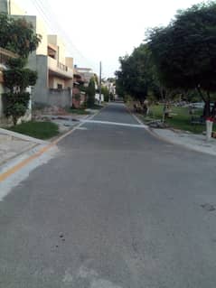 Ideal Location Plot Sunny Park Near Pcsir Phase-2 Shukat Khanum LHR