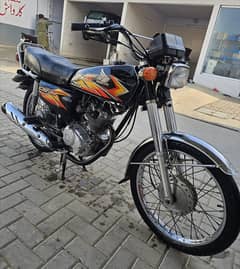 Honda 125 black color  clean condition Punjab number Plate