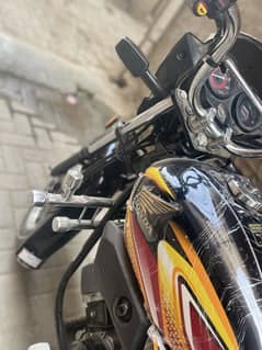 Bike bilkul new ha Abhi tk 1900 km chali ha company tuning bi ha 2