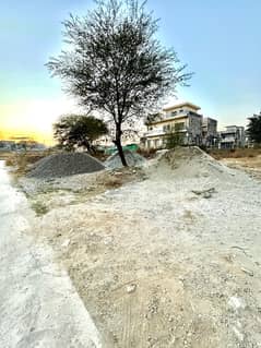 Beautiful 14 Marla Level Plot Near Main Double Road And Park Available For Sale