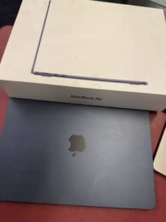 Macbook Air M2 | 8/256 | 161 Cycle Count j