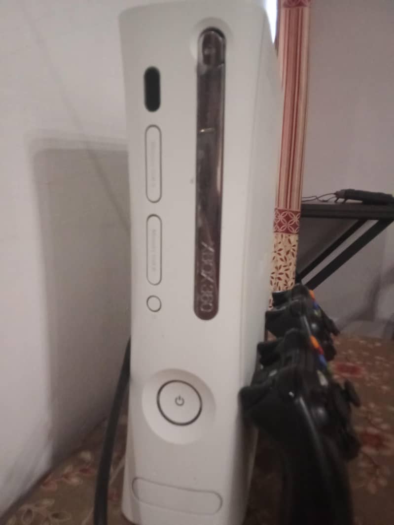 Xbox 360 with box and 2 wireless controllers 1