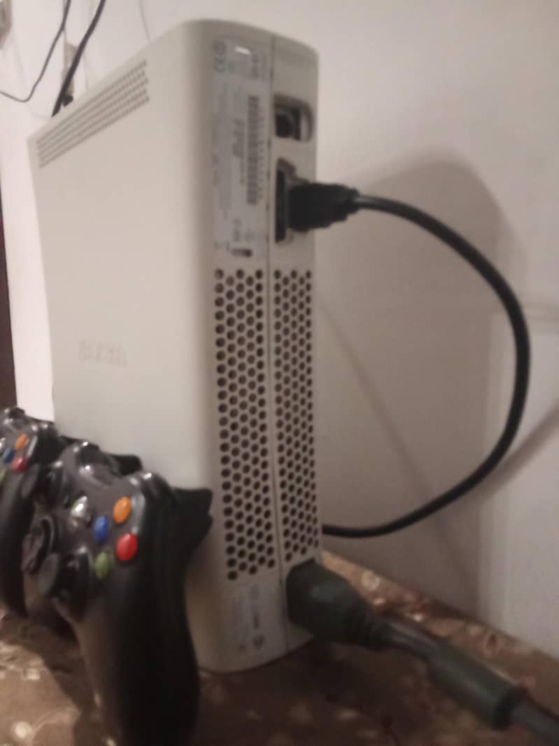 Xbox 360 with box and 2 wireless controllers 2